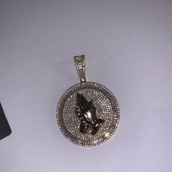 Luxury Praying 🙏🏾 Hands Charm CZ and plate Very Beautiful 🤩 Piece Won’t last - Picture 2 of 8